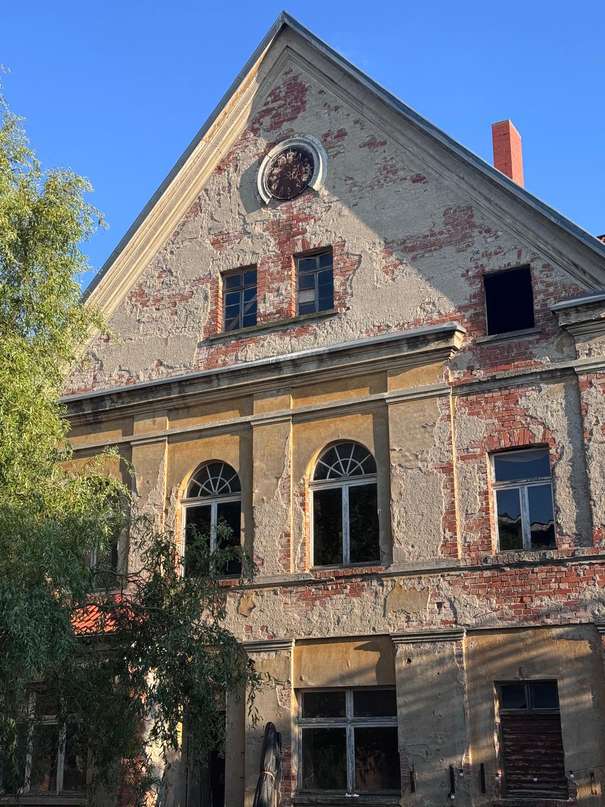 Historische Fassade der Curia Paschleben